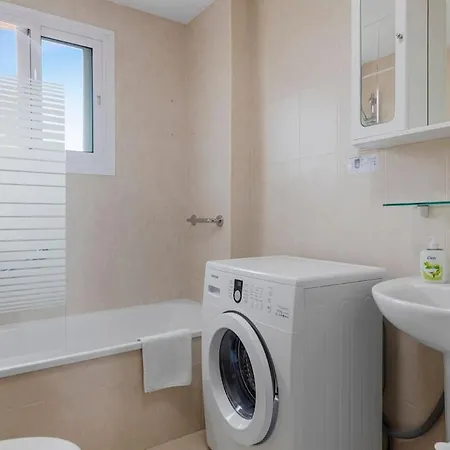 Beautiful 2 Bedroom Flat With Sunny Balcony Apartman *