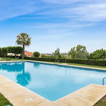 Beautiful 2 Bedroom Flat With Sunny Balcony * Фуенхірола