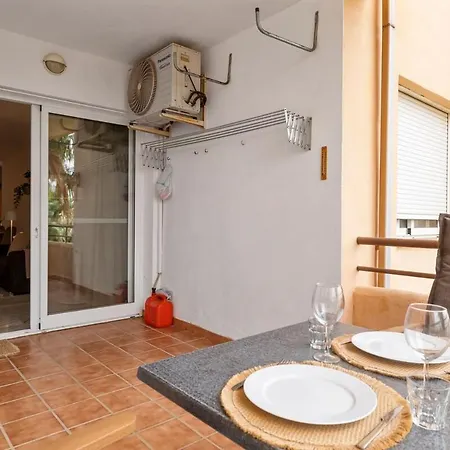Beautiful 2 Bedroom Flat With Sunny Balcony Lägenhet