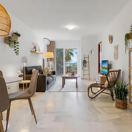 Beautiful 2 Bedroom Flat With Sunny Balcony Fuengirola