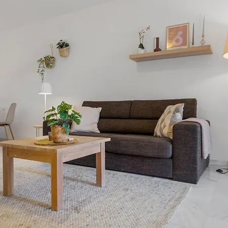 Beautiful 2 Bedroom Flat With Sunny Balcony Appartement