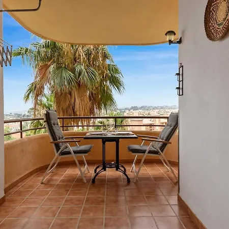 Beautiful 2 Bedroom Flat With Sunny Balcony * 푸엔히롤라