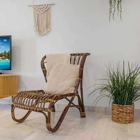Beautiful 2 Bedroom Flat With Sunny Balcony 아파트 푸엔히롤라