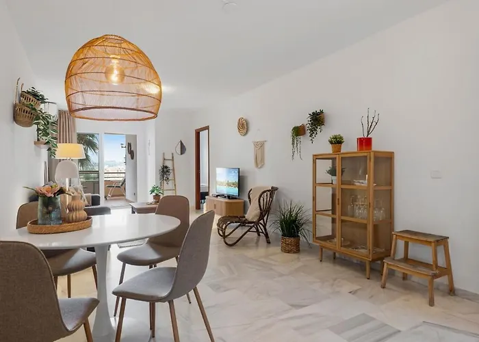 Beautiful 2 Bedroom Flat With Sunny Balcony * Fuengirola