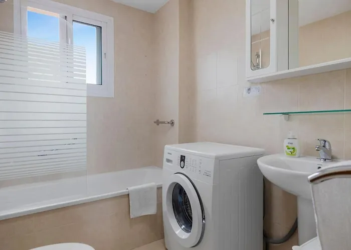 Beautiful 2 Bedroom Flat With Sunny Balcony Апартаменти *