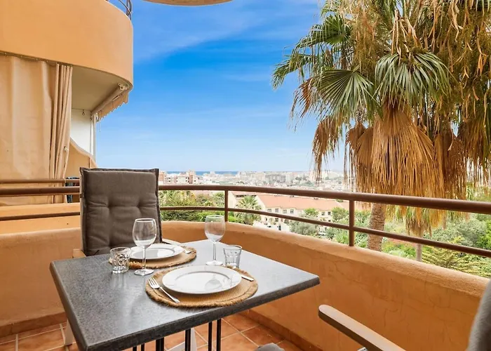 Beautiful 2 Bedroom Flat With Sunny Balcony Апартаменти *