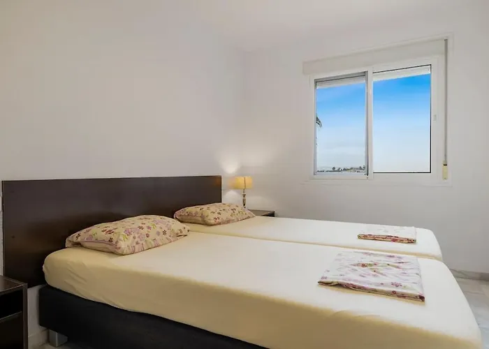 Appartement Beautiful 2 Bedroom Flat With Sunny Balcony