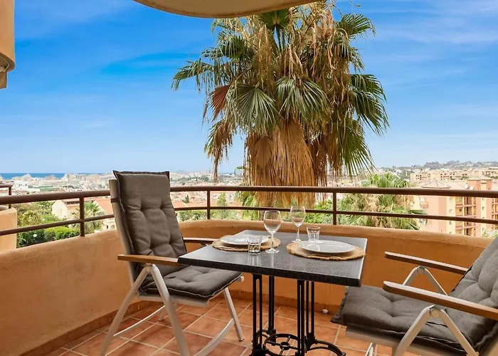 Beautiful 2 Bedroom Flat With Sunny Balcony Fuengirola