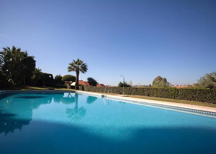 Апартаменти Beautiful 2 Bedroom Flat With Sunny Balcony