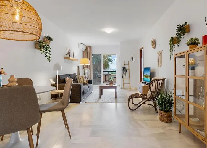 Beautiful 2 Bedroom Flat With Sunny Balcony Fuengirola