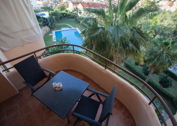 Апартаменти Beautiful 2 Bedroom Flat With Sunny Balcony Фуенхірола