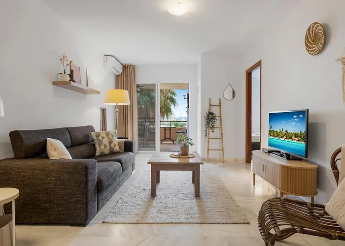 Beautiful 2 Bedroom Flat With Sunny Balcony Fuengirola