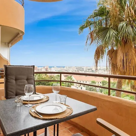 Beautiful 2 Bedroom Flat With Sunny Balcony アパート *