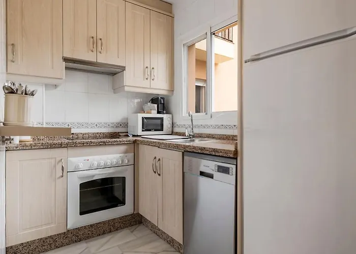 アパート Beautiful 2 Bedroom Flat With Sunny Balcony フエンヒロラ