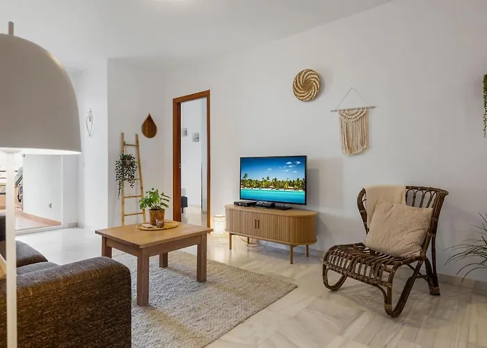 Beautiful 2 Bedroom Flat With Sunny Balcony アパート *