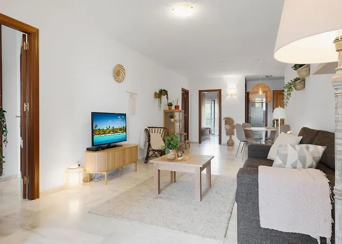 Beautiful 2 Bedroom Flat With Sunny Balcony アパート フエンヒロラ