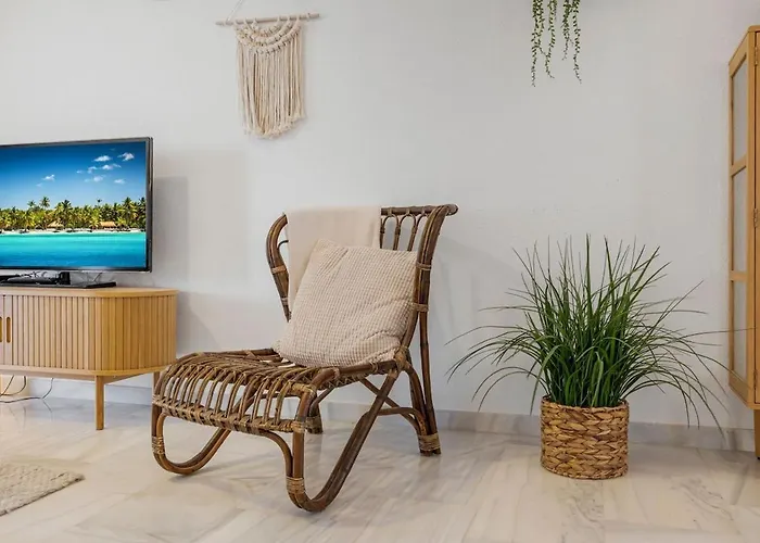 Beautiful 2 Bedroom Flat With Sunny Balcony アパート フエンヒロラ