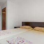 Beautiful 2 Bedroom Flat With Sunny Balcony アパート