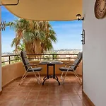 Beautiful 2 Bedroom Flat With Sunny Balcony * フエンヒロラ