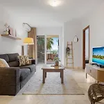 Beautiful 2 Bedroom Flat With Sunny Balcony フエンヒロラ